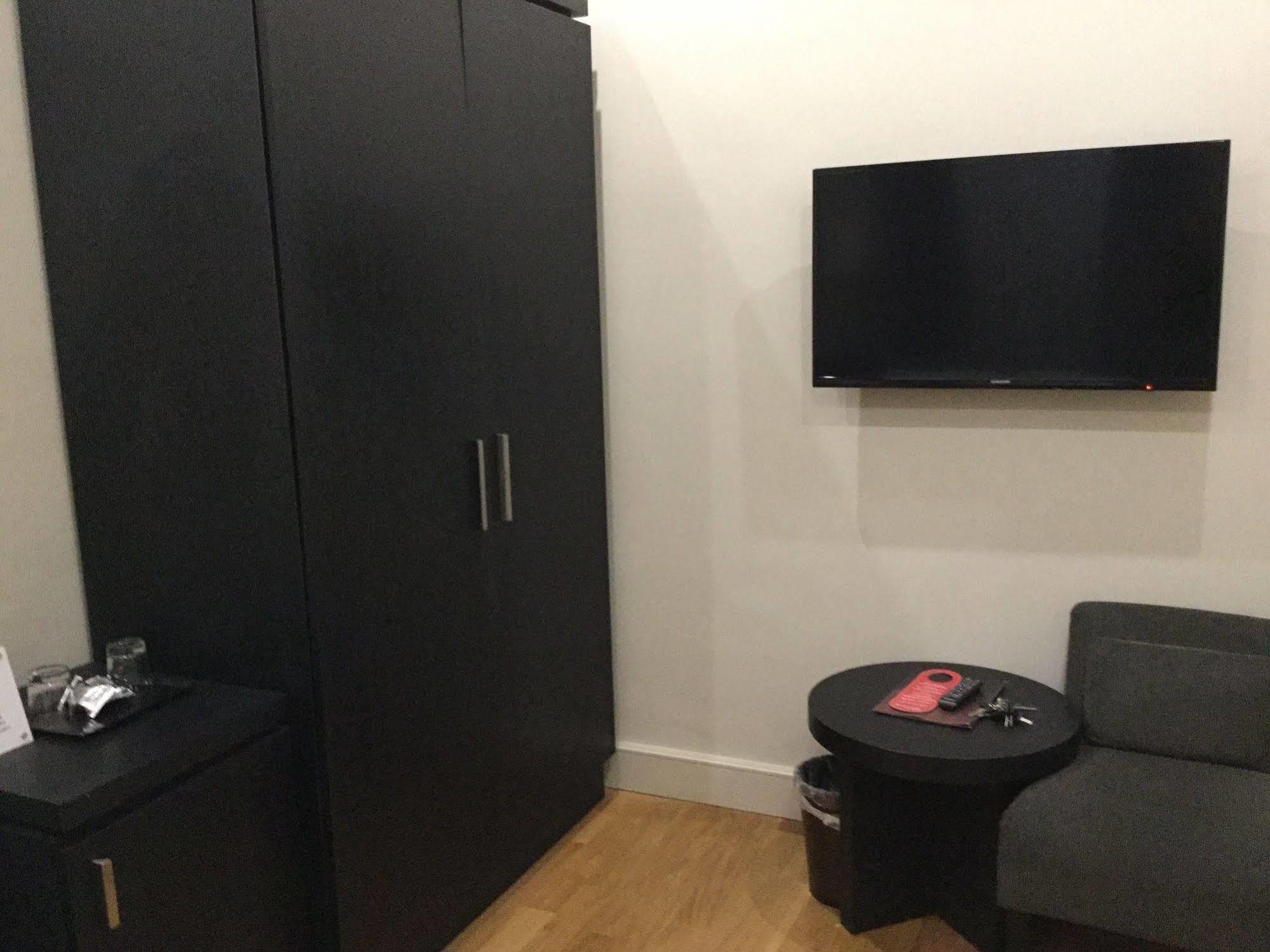 Rhome Terminal Guest House Рим Екстериор снимка