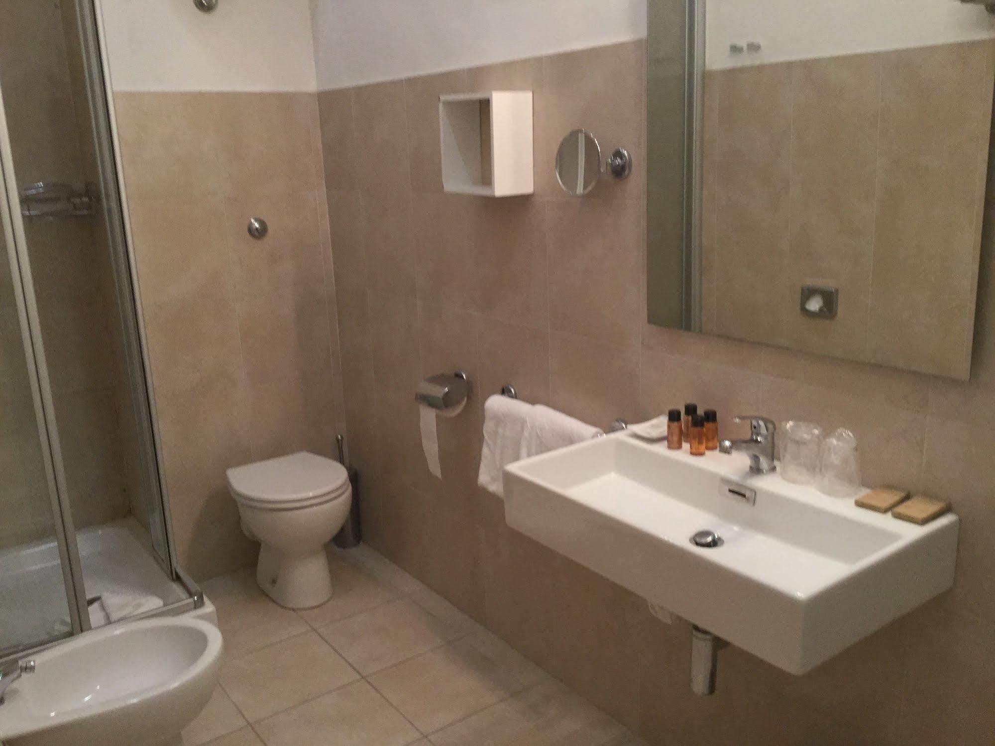 Rhome Terminal Guest House Рим Екстериор снимка