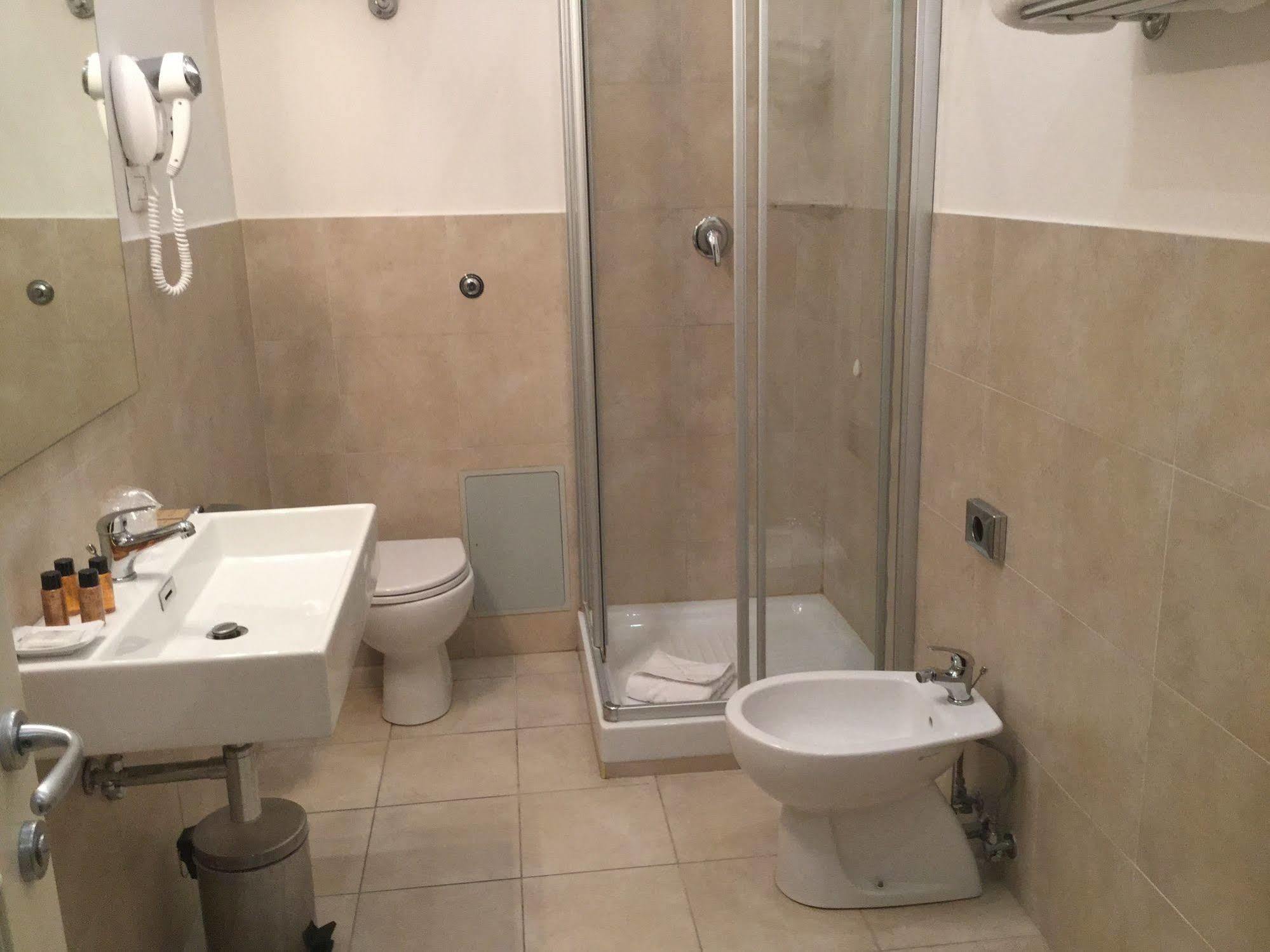 Rhome Terminal Guest House Рим Екстериор снимка