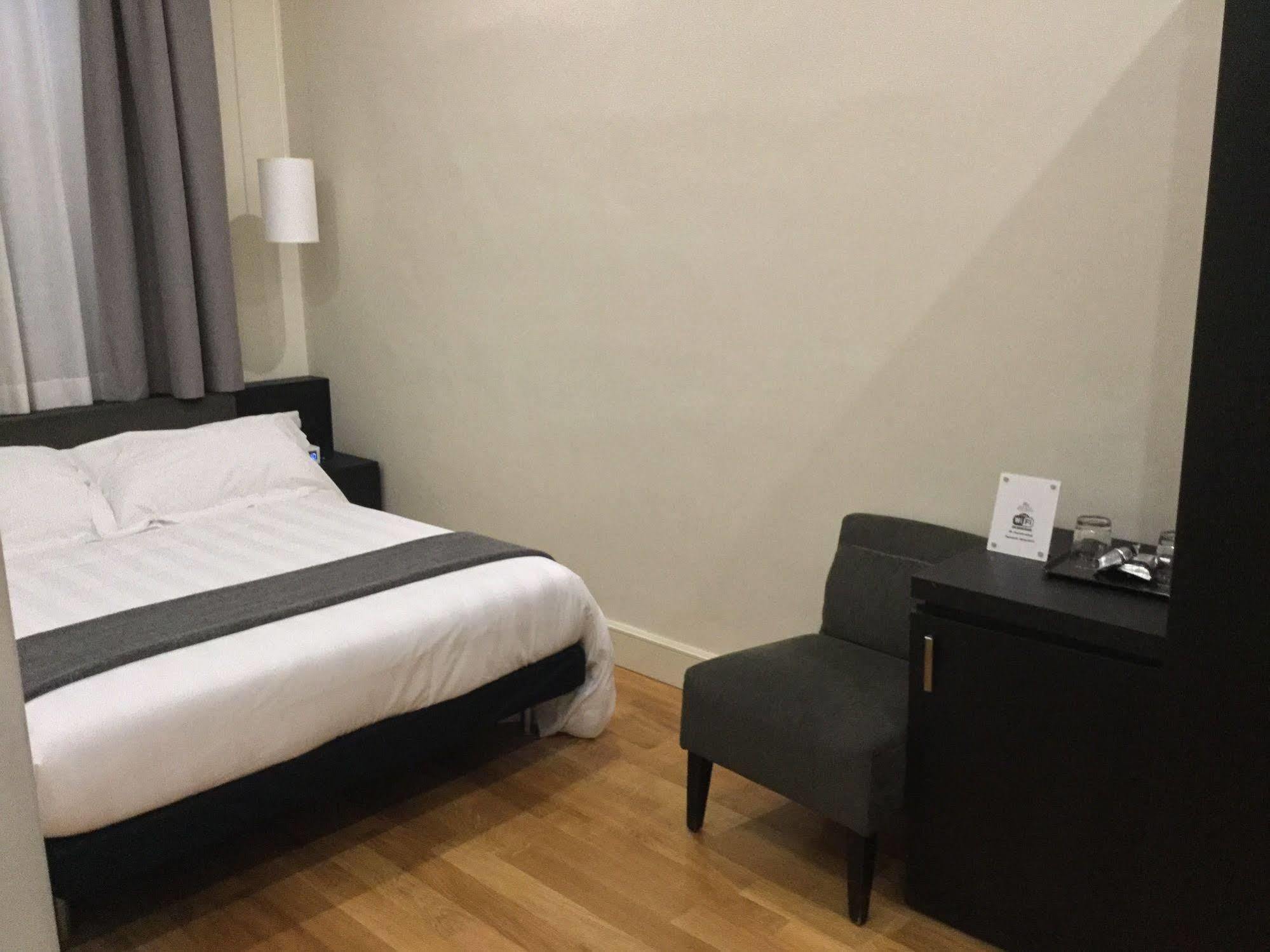 Rhome Terminal Guest House Рим Екстериор снимка