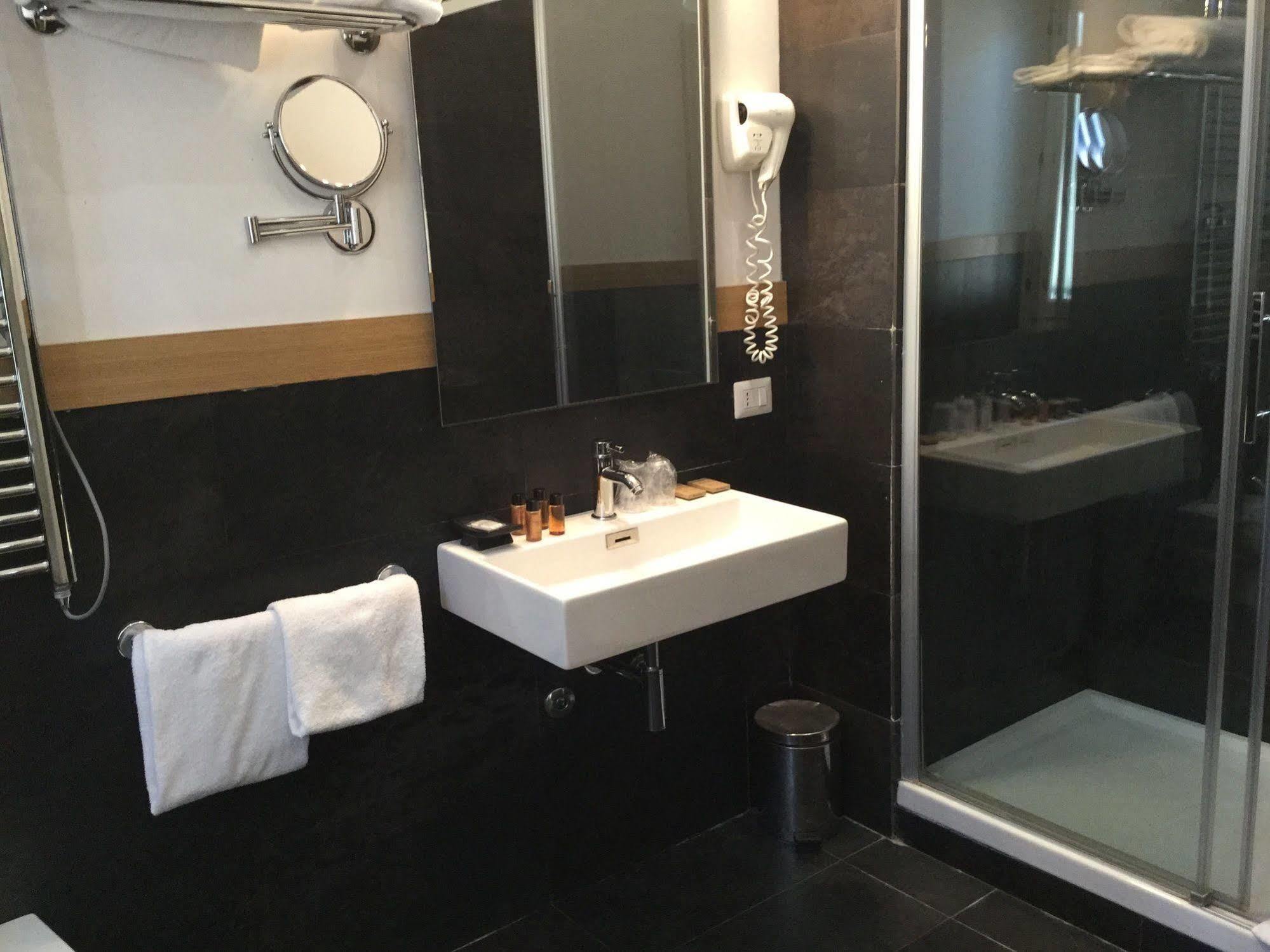 Rhome Terminal Guest House Рим Екстериор снимка
