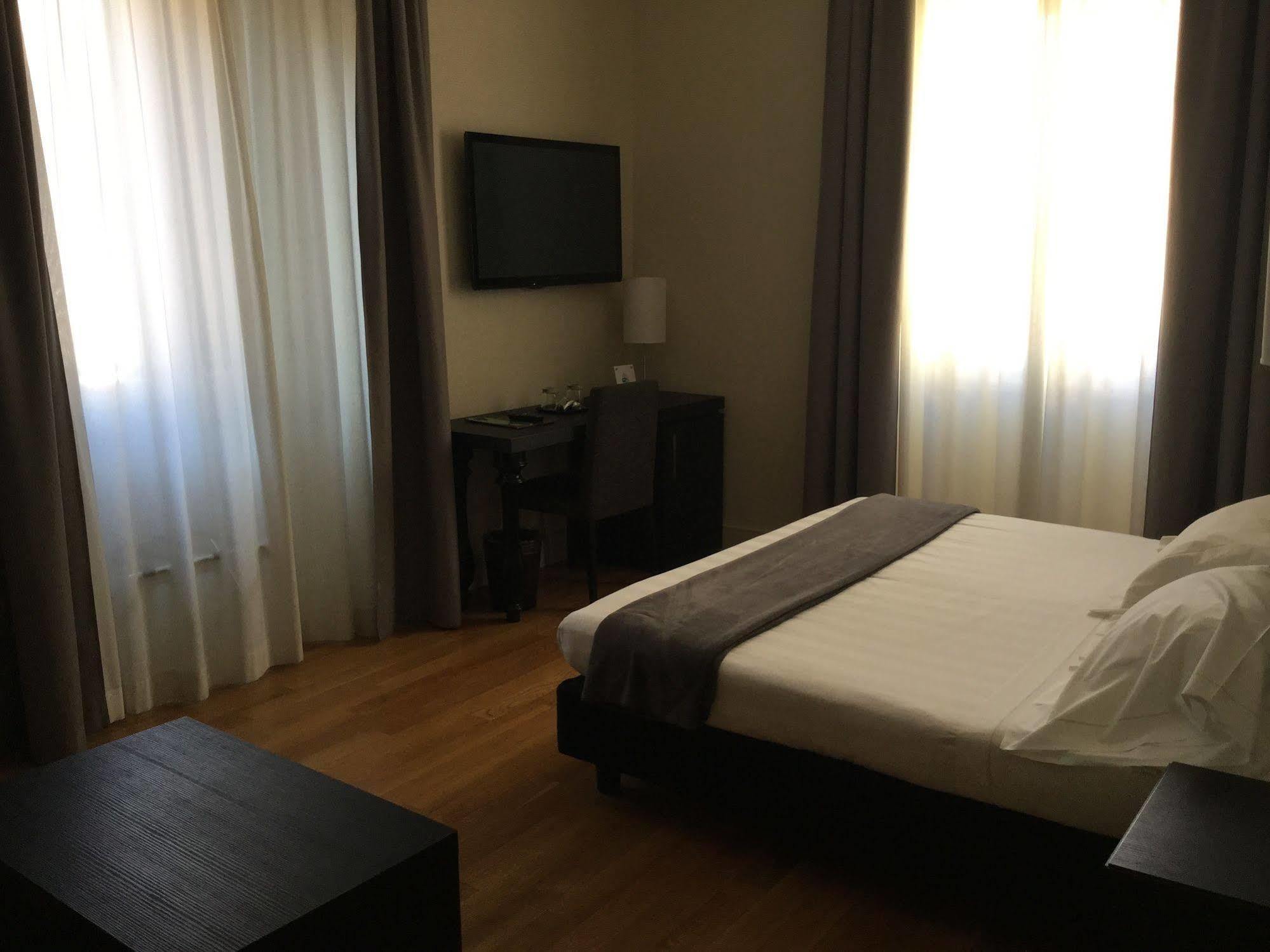 Rhome Terminal Guest House Рим Екстериор снимка