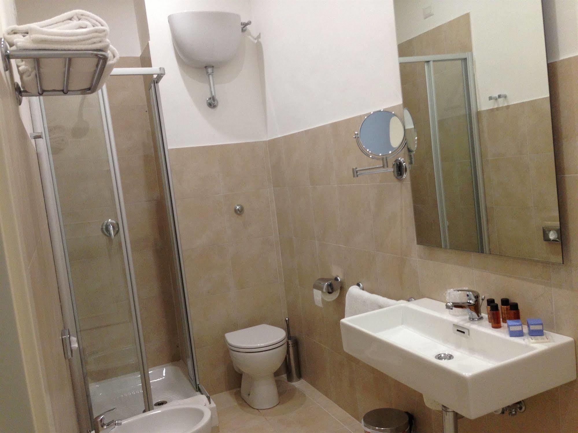 Rhome Terminal Guest House Рим Екстериор снимка