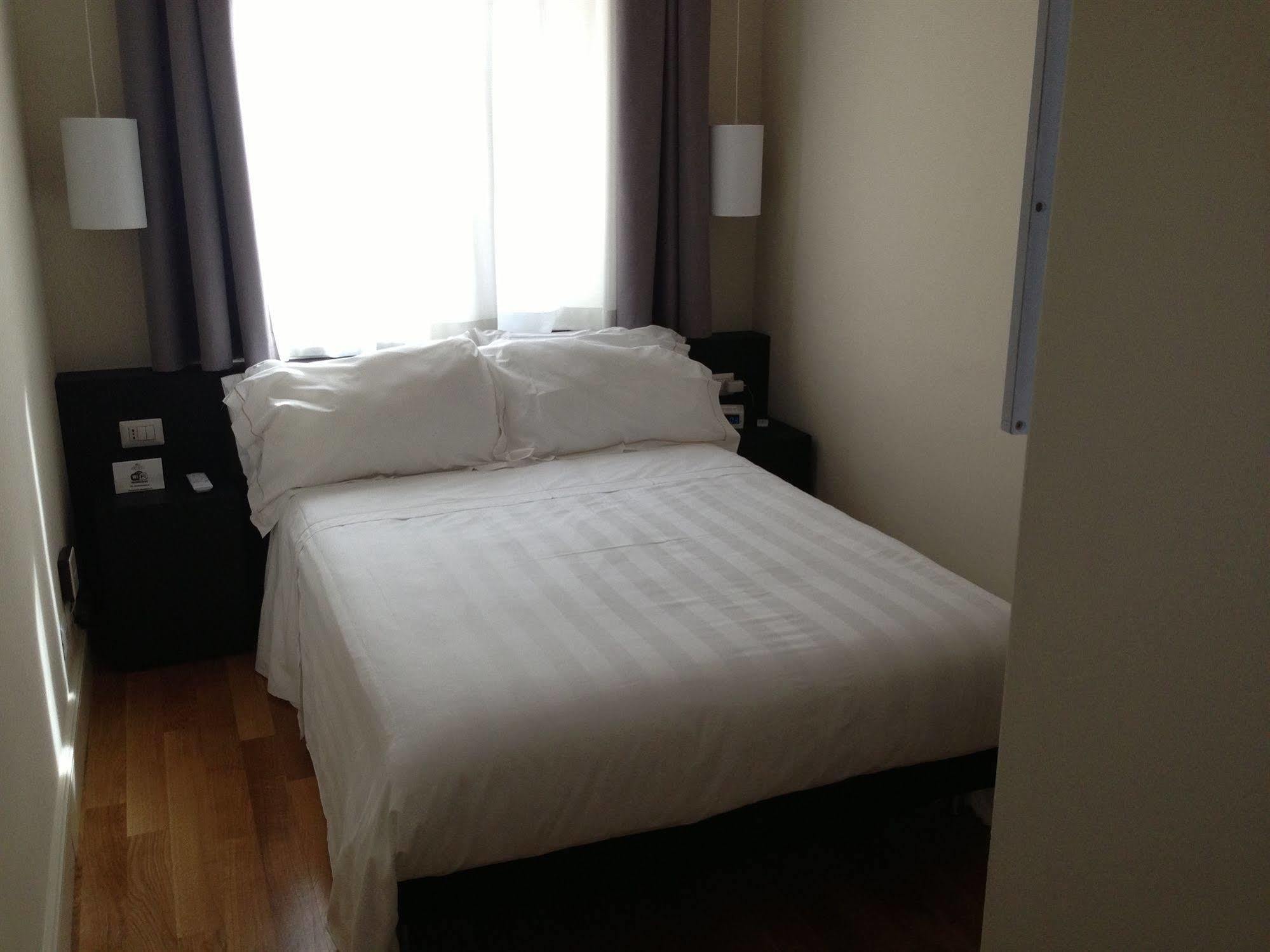 Rhome Terminal Guest House Рим Екстериор снимка